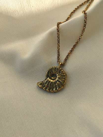 SERPENT DE PIERRE I Collier laiton